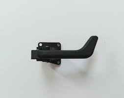 Крючок открывания двери 2110лев.