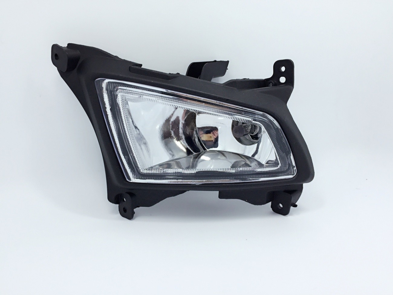 Противотуманки 21704 галогенные (H11) AVS PF-320H